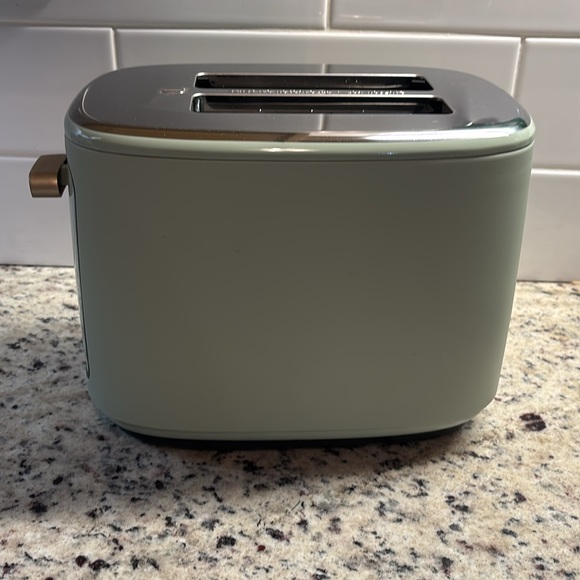 Beautiful and sleek 2 slice touch screen toaster - Picture 3 of 4
